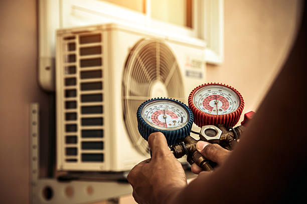 Professional Hvac technician working in Eaton, CO